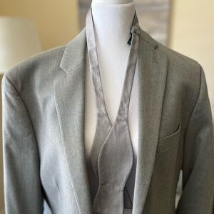 Ryan Seacrest Distinction Light Silver Bow Tie